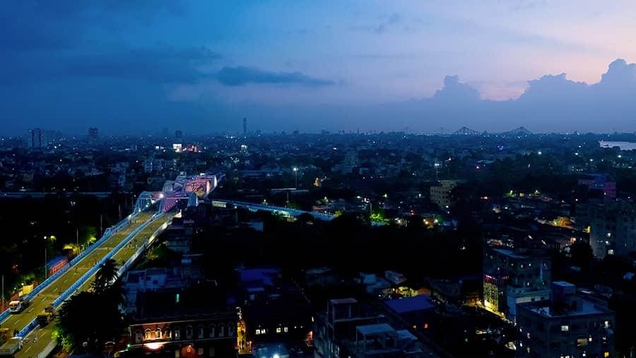 The new Tallah bridge on Wednesday evening as seen from the fourteenth floor of a nearby highrise. The bridge will be inaugurated by chief minister Mamata Banerjee on Thursday. The old, dilapidated bridge was razed in early 2020. The pace of the construction was affected due to the Covid pandemic.