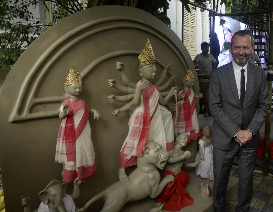 Unesco representative Eric Falt, who was felicitated at the Durga Puja rally held by the West Bengal government on September 1, at an art installation event on Thursday.