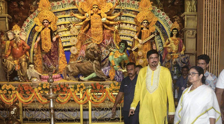Kolkata Durga Puja 2023 Dates, Celebration & Things to Do | TMI