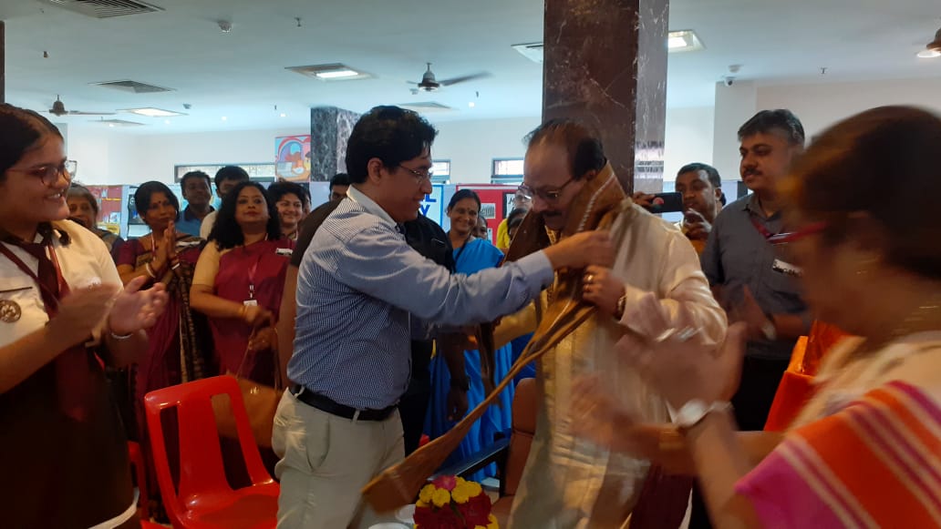  P.C. Sorcar Jr., a renowned magician and a recipient of the Merlin Award in Magic, graced the occasion as the Chief Guest