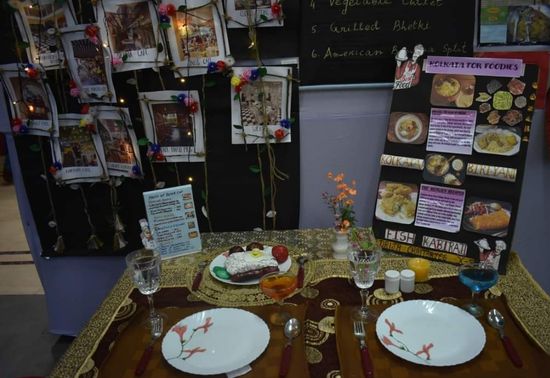 Students presented iconic food items that Kolkata is known for, including dishes from Peter Cat, Basanta Cabin, Dacres Lane, and Terrati Bazaar.