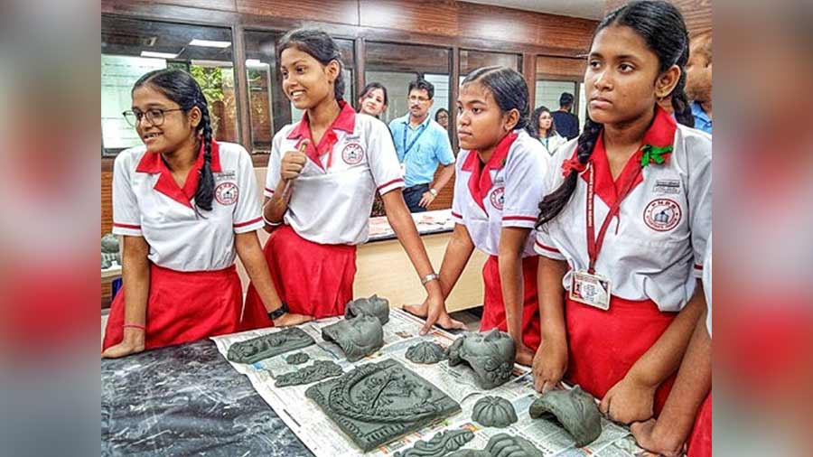 Students of Pareshnath Balika Bidyalaya at the idol-making workshop