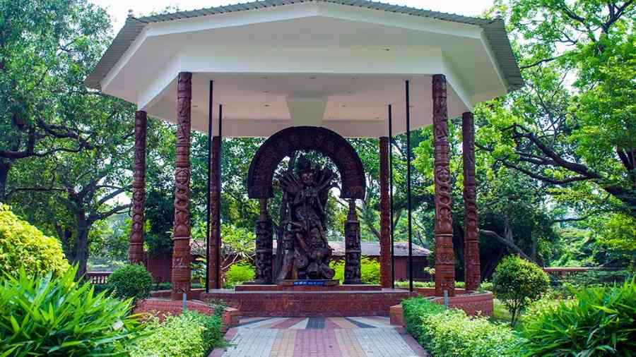 The Durga idol, which was a part of Chetla Agrani Club Puja in 2017, has been installed on the left of the entrance