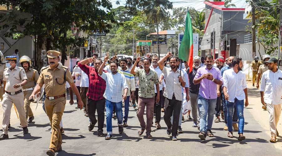 Activists of Popular Front of India (PFI) march during the hartal called by PFI in protest against the nationwide arrest of its leaders by National Investigation Agency and Enforcement Directorate in Thiruvananthapuram.