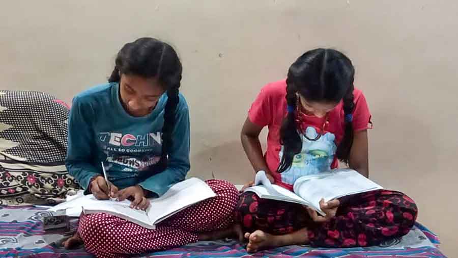 Children in Mohityanche Vadgaon village study during the digital detox period
