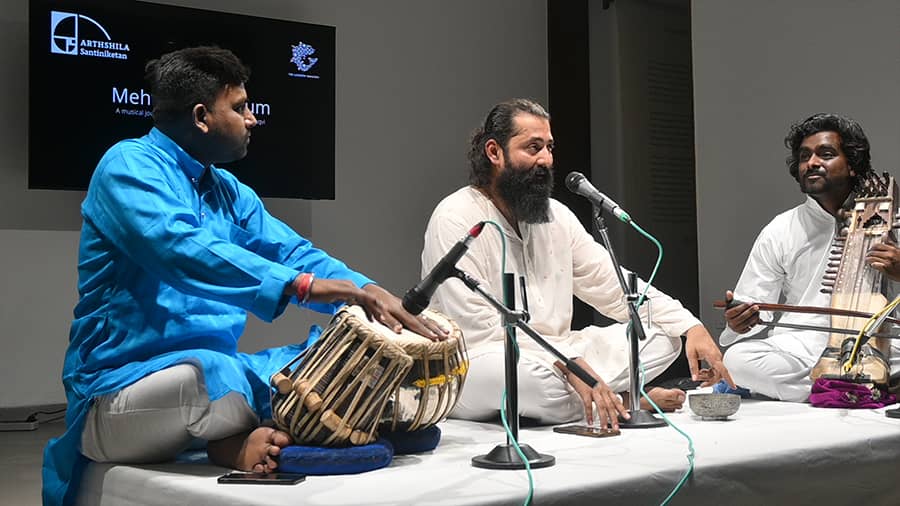 Artist and entrepreneur Askari Naqvi (centre) took the audience on a cultural journey of Awadh and Lucknow through a performance titled Mehfil-e-Tarannum on September 17.