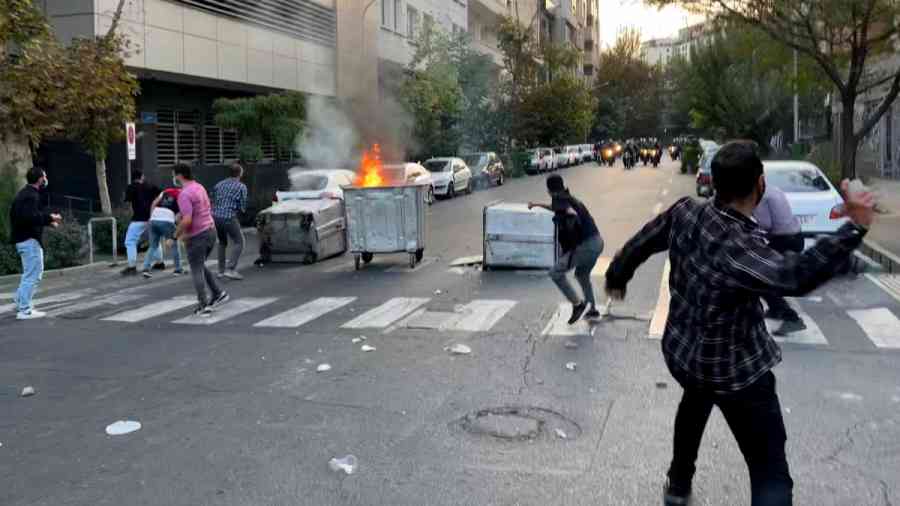 Iranian anti-govt protests spread