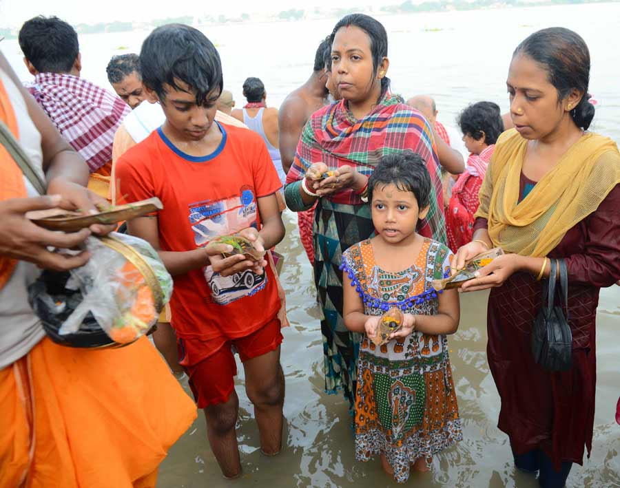 The objective of performing tarpan is that God, deceased ancestors’ souls etc. whose names are pronounced while performing Tarpan, should bring happiness upon us.