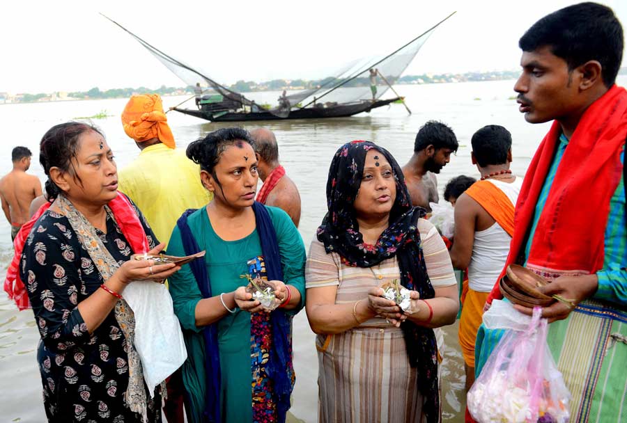 The Godhuli muhurat commences from 6.02pm and ends at 6.26pm and the timings for Vijaya Muhurat will start from 2.13pm and end on 3.01pm.