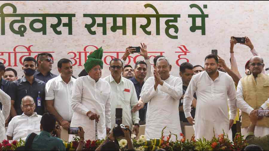  Indian National Lok Dal (INLD) chief OP Chautala, NCP chief Sharad Pawar, Bihar CM and JD(U) leader Nitish Kumar, Bihar Dy CM and RJD leader Tejashwi Yadav and others during a rally organised on the occasion of 109th birth anniversary of former deputy PM Devi Lal, in Fatehabad