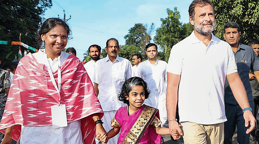 Rahul espouses cause of local languages 