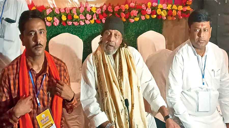 Mithun joins BJP, PM calls him 'Banglar Chhele