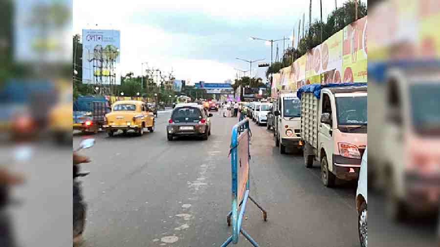 The Ultadanga-bound flank of VIP Road, demarcated with a guardrail, through which airport-bound vehicles were diverted on Sunday