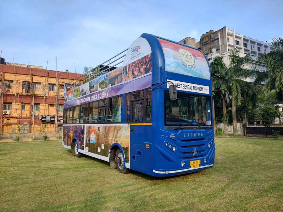 The city is all set to have a double-decker bus service to facilitate pandal-hoppers. The service will start from Cathedral Road and travel to Jorasanko Thakur Bari on Chittaranjan Avenue via Victoria Memorial, Prinsep Ghat, St John's Church and Dacres Lane. The fare has been fixed at Rs 50.