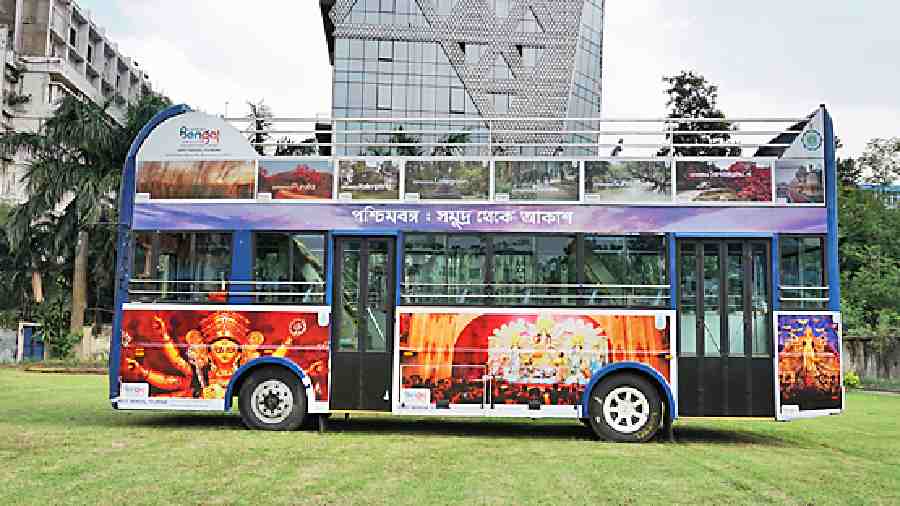 One of the double-decker buses that will run between Cathedral Road and the Jorasanko Thakurbari gate