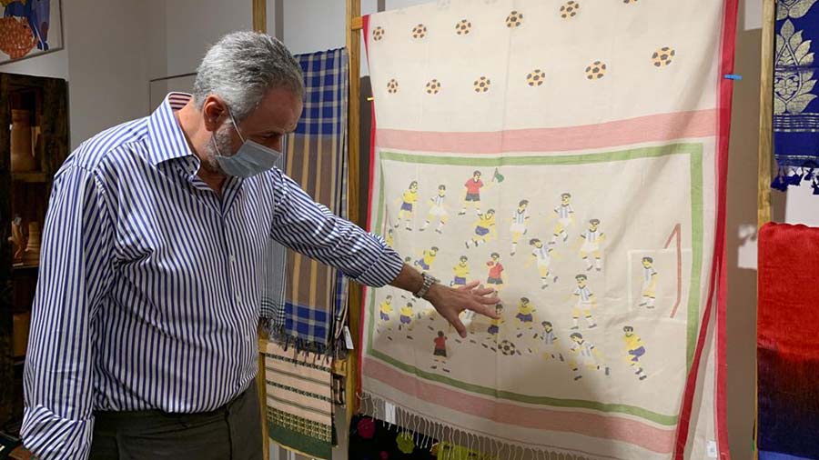 Andre Aranha Correa Do Lago takes a closer look at the sari woven in Phulia