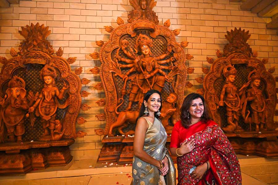 Guests Esha Dutta and Mohua Chatterjee at the pandal 