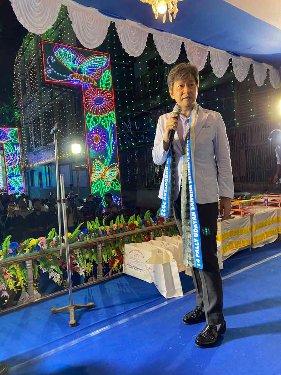 Consul General of Japan in Kolkata Nakagawa Koichi inaugurated 14 Pally Udayan Sangha’s Durga Puja on September 25. The Japanese consulate uploaded this photograph on Instagram on Wednesday.
