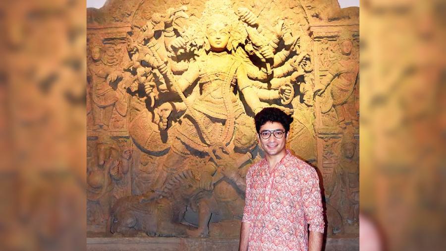 Gaurav Chakrabarty poses in front of the Durga idol of Barisha Sarbojanin Durgotsav, which is made out of laterite stones and has 18 hands. The actor says, “My plans for Puja is a lot of work, which is great, but then again, Puja is the time when you spend time with your family and friends. So the evenings will be spent mostly with family and friends. I have my relatives coming over from Delhi and Canada, everyone will get together and I think it’s a wonderful opportunity to bond over Puja and have fun. The food I’ll be binging on this Puja is mostly Bangali khawa dawa. I’m not a big foodie so prefer mostly home-cooked Bangali food. All addas are mainly indoors like at home or at some friend’s place.”