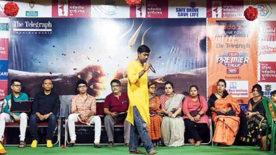 The Barisha club members gathered around and welcomed Gaurav Chakrabarty to their “shondhe pujo adda” where they shared their views on the positive and negative effects of the pandemic and how are they feeling about this year’s Covid-free Puja.