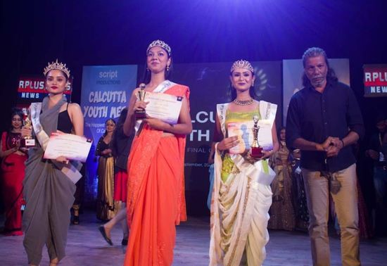 The winners of ‘Miss Calcutta’ along with Arijit Dutta, who was one of the judges of the event