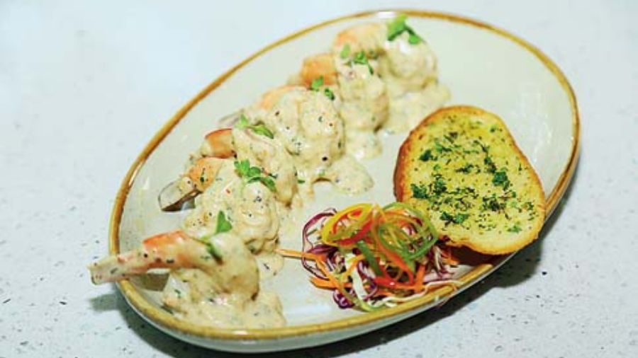 Gambas al Ajilo: Kolkata loves seafood. Keeping that in mind the new menu has lots of prawn items. We digged into creamy and delicious butter garlic prawns served with herbed garlic bread.