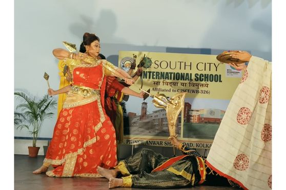 South City International School never fails to usher in the festive fervour of 'Durga Pujo' every year. This year, too, the teachers showcased the 'Agomoni' Programme with a warm welcome of its founder Principal, Mr. John Andrew Bagul followed by a presentation of a dance, 'Durgotinashini', an audio drama, 'Gauri Elo'