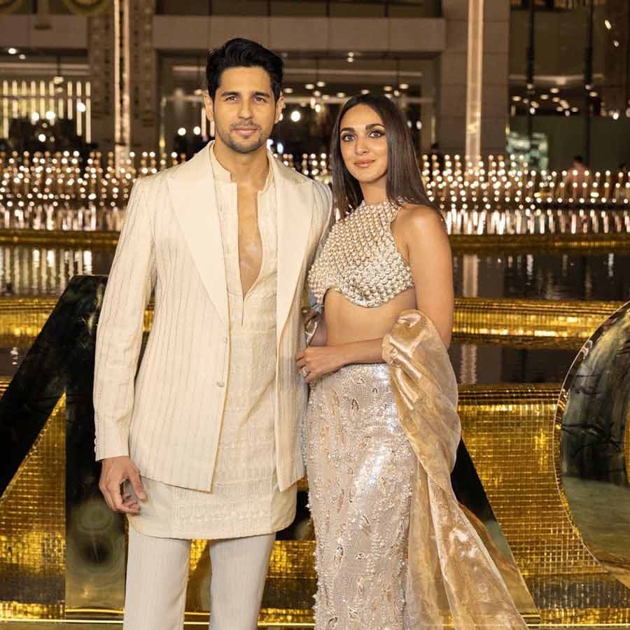 Newlyweds Sidharth Malhotra and Kiara Advani were a vision in white. Kiara opted for an embellished bralette with a mermaid skirt, while Sidharth wore a sherwani. 