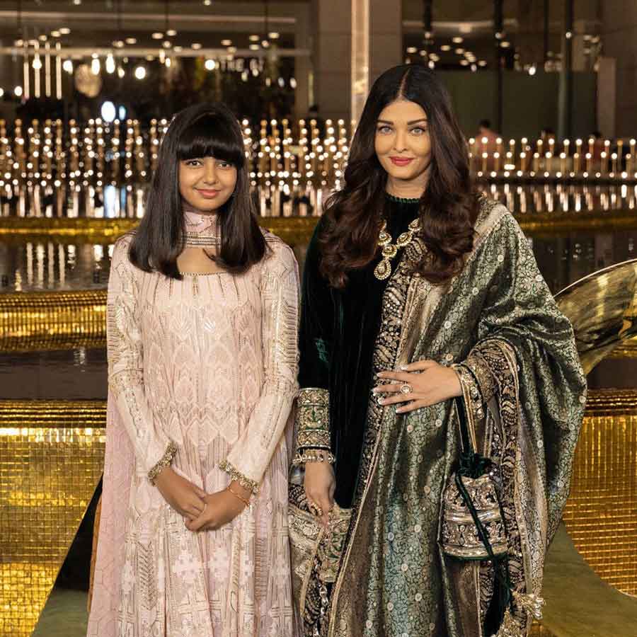 Aishwarya Rai Bachchan opted for a dark green velvet lehenga, while her daughter Aaradhya Bachchan wore a light pink salwar suit. 