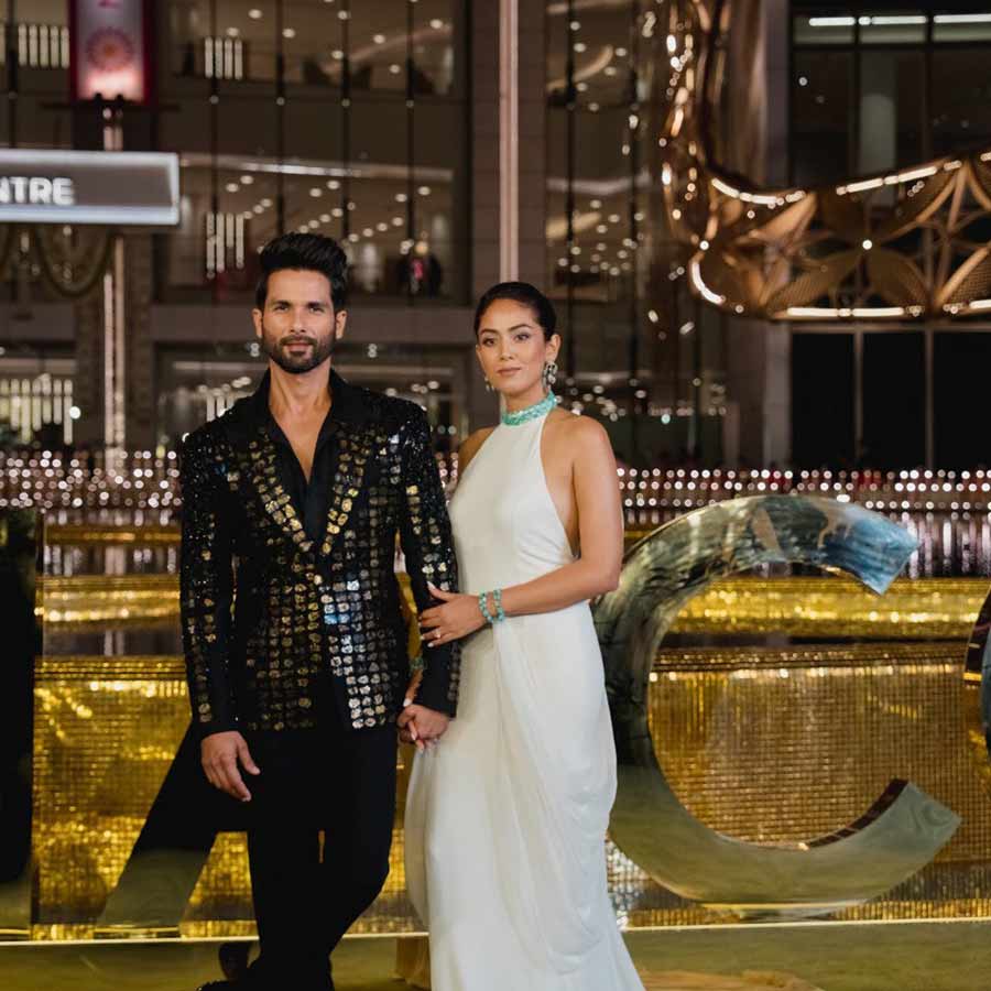 Shahid Kapoor and Mira Kapoor walked hand-in-hand at the event. Shahid showed up in a glittery black-and-gold suit by Falguni Shane Peacock, while Mira opted for a white Milano gown with aqua jewellery. 