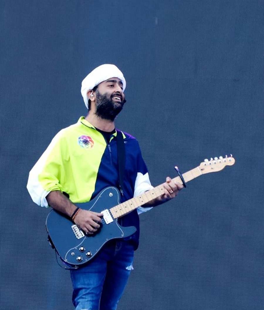 Arijit closed his performance with a heartfelt rendition of Jeetega Jeetega from the Ranveer Singh-starrer 83. 