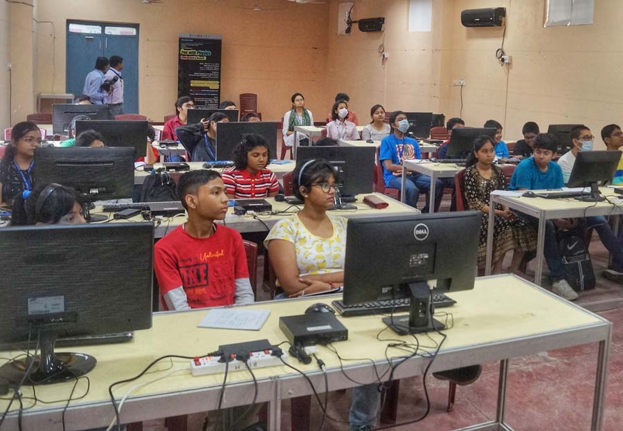 A two-day hybrid workshop titled “A Journey to the Sun - from Basic Theory to NASA Solar Satellite Data Analysis” began at the Astronomy Club, Birla Industrial &Technological Museum, Kolkata, a Unit of National Council of Science Museums-NCSM, Ministry of Culture, Government of India on Saturday  