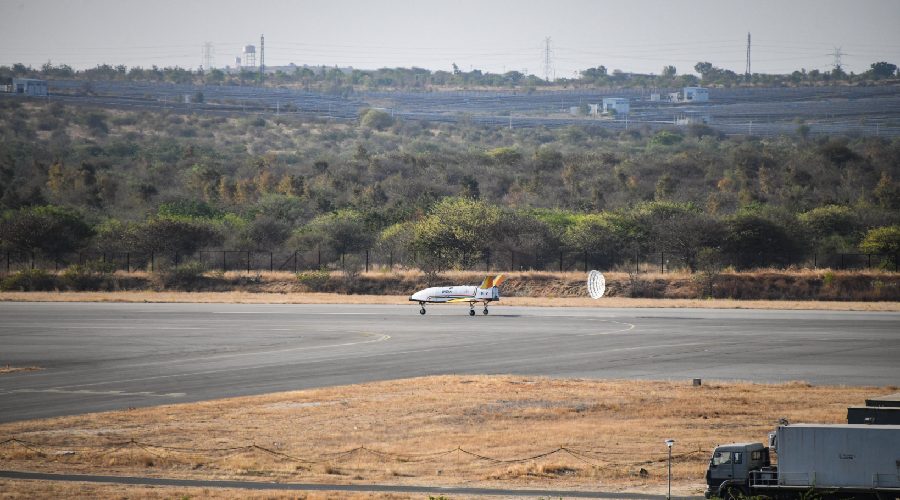 Reusable launch vehicle lands on a runway
