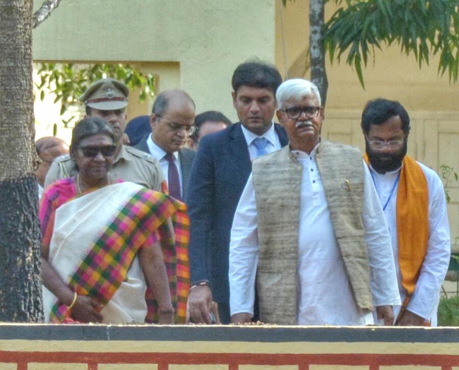 President Droupadi Murmu visited Santiniketan on Tuesday for the annual convocation of Visva-Bharati  