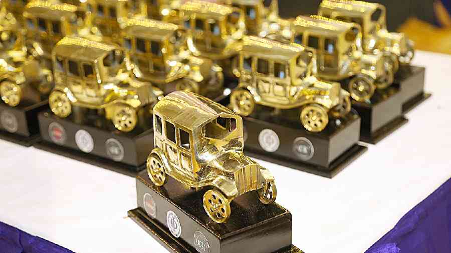 Participants of the show were felicitated with glittering vintage car-shaped mementoes sponsored by Concourz Restorations.