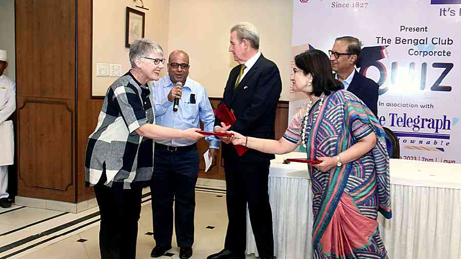 Rosemary O’Farrell, wife of the Australian high commissioner, was also presented with a memento by Nandini Ray after the prelims.