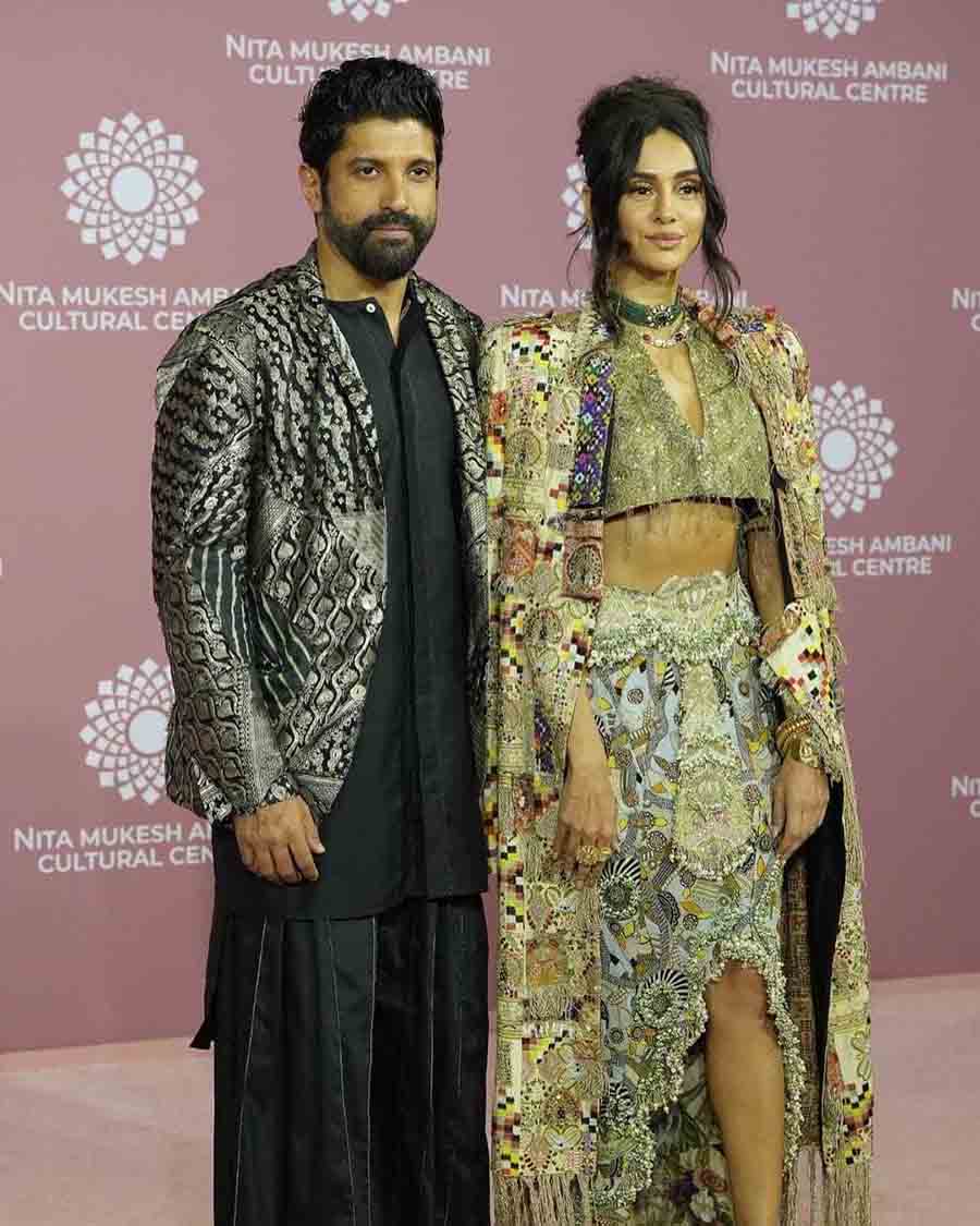 Farhan Akhtar looked cool in black kurta pyjamas and a golden embellished jacket. Shibani Akhtar stunned in an Anamika Khanna co-ord set paired with a printed blazer and minimal jewellery. 