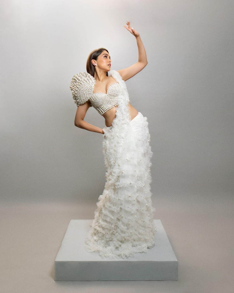 Actress Sharvari Wagh looked dreamy in a custom white Abu Jani Sandeep Khosla fur sari paired with a pearl-embellished blouse. 