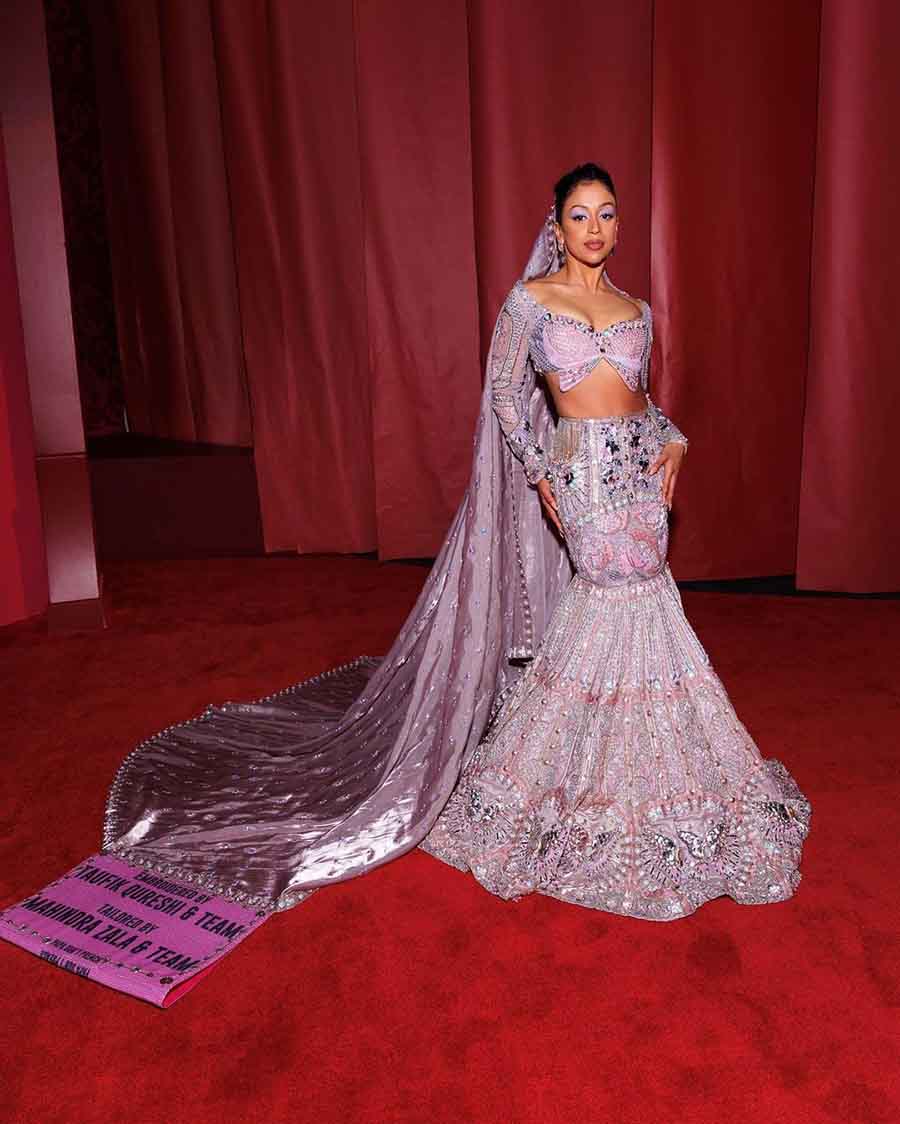 YouTube star Liza Koshy arrived in a mermaid-fit Papa Don’t Preach lehenga, a butterfly blouse and a velvet veil. 