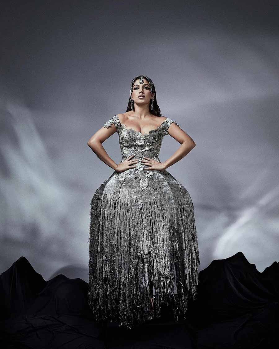 Bhumi Pednekar wore a custom Anamika Khanna silver dress with floral embroidery on the top and a structured bottom. The silver head gear completed the look. 