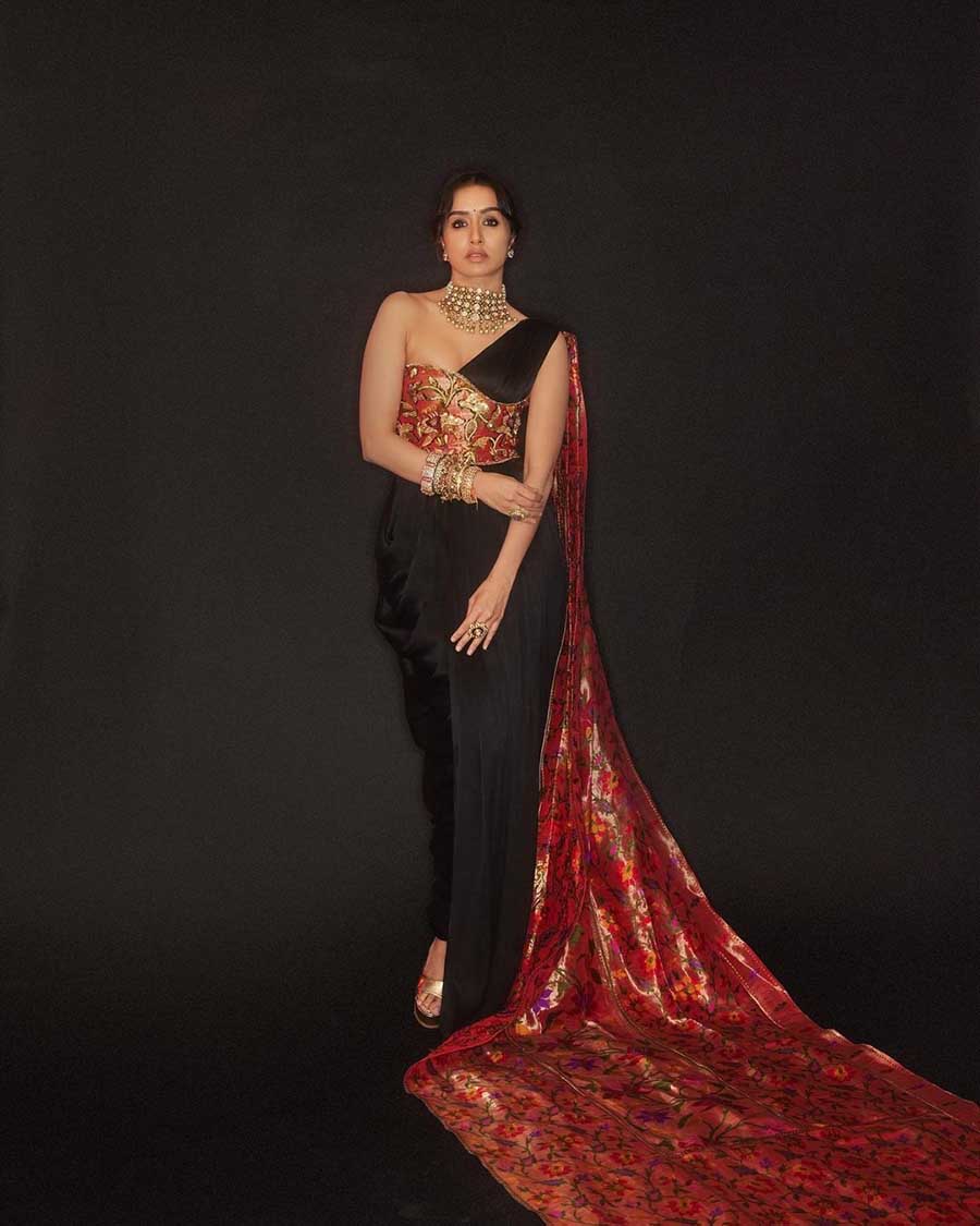 Shraddha Kapoor turned heads in a black-and-red Paithani pant sari by Manish Malhotra, paired with a golden choker and studs. 