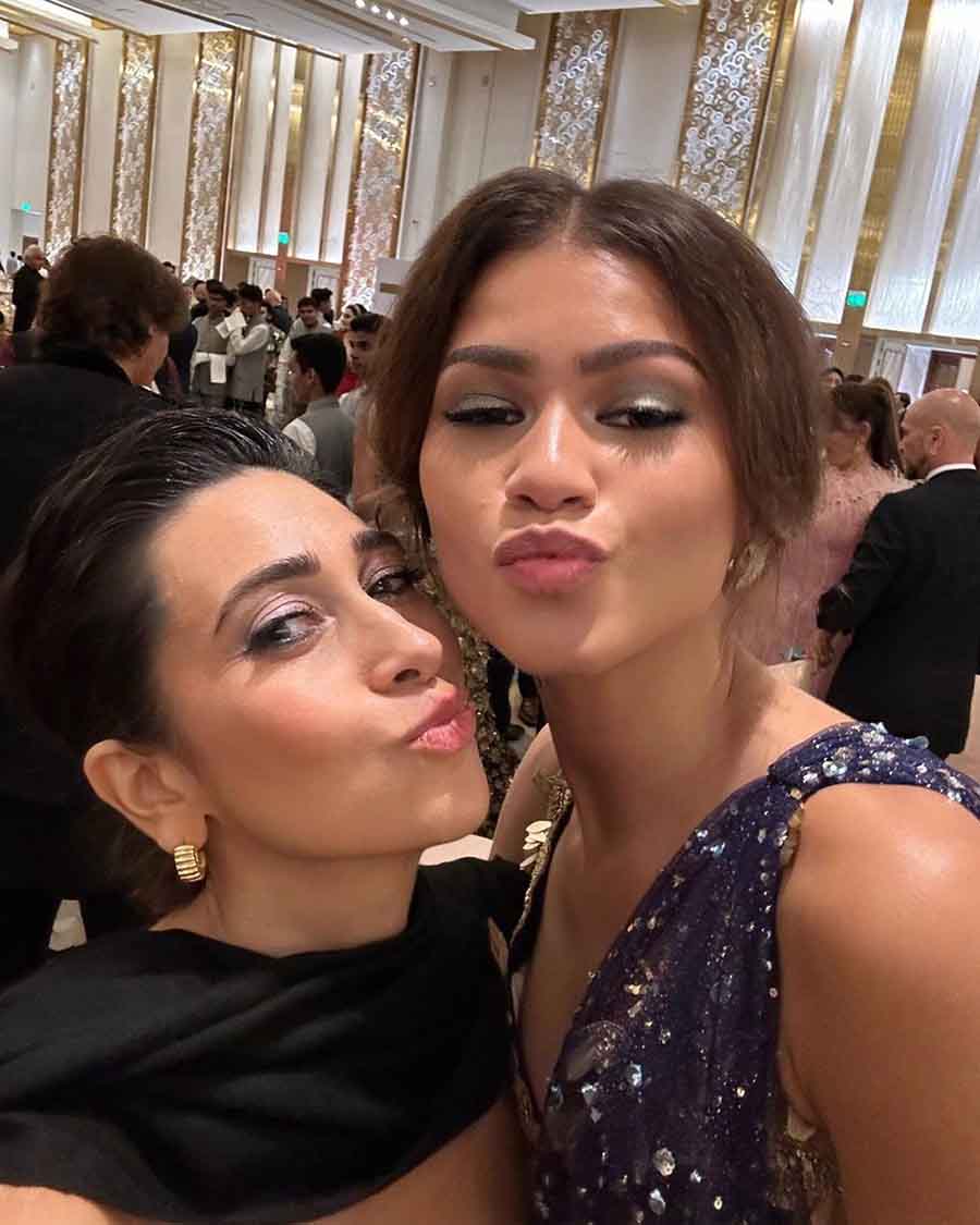 Karisma Kapoor and Zendaya pouted for a selfie. 