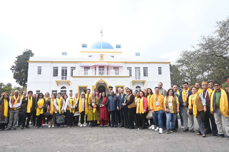 G20 delegates visited Raj Bhavan, the summer residence of the Governor of West Bengal, known for its old world charm. Delegates were hosted by the Governor for a unique culinary experience
