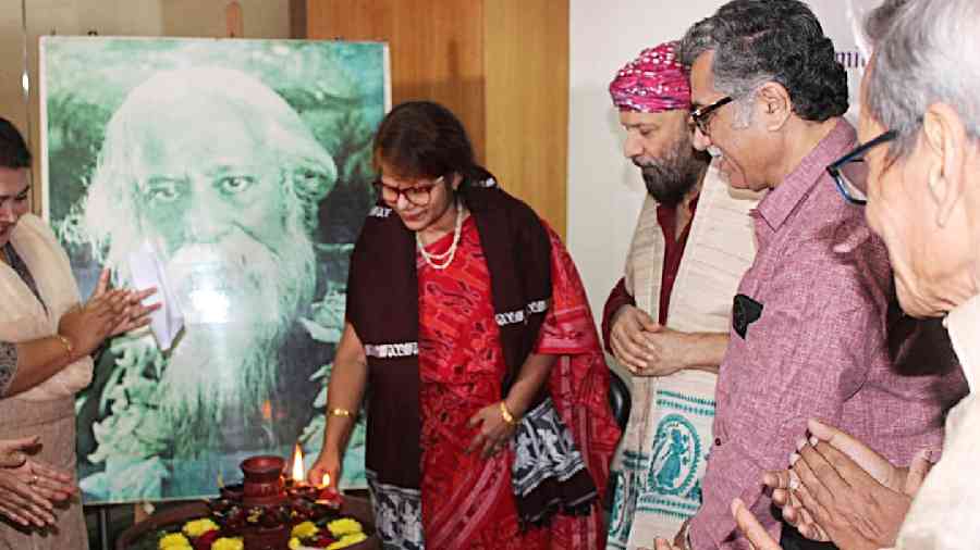 Debojyoti Mishra (third from right) at the inaugural ceremony with the guests. 