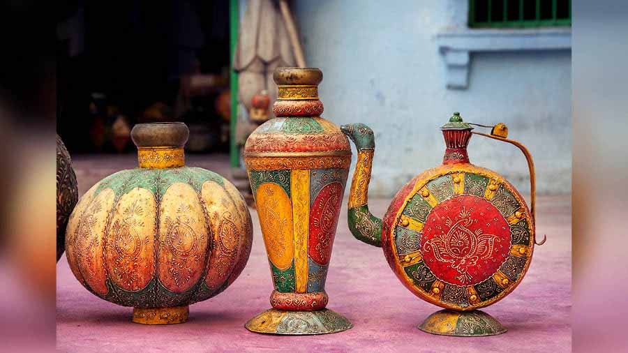 Colorful ethnic Rajasthan pots on offer in Jodhpur, Rajasthan