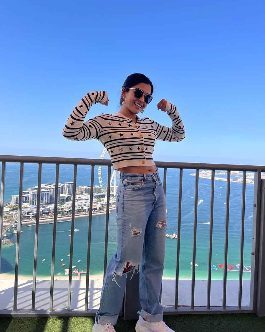 “When my friends say pose.. and I am like - 💪🏻🙈😄,” Rashmika joked about a picture of her flexing muscles. 