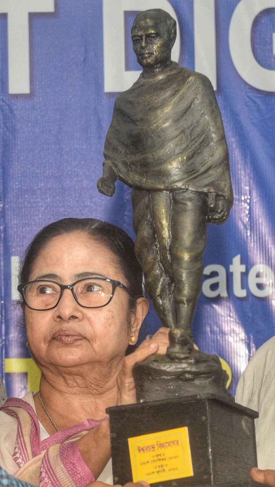 Chief minister Mamata Banerjee displays a statuette of Ishwar Chandra Vidyasagar during the inauguration of Midnapore Press Club in Digha on Wednesday