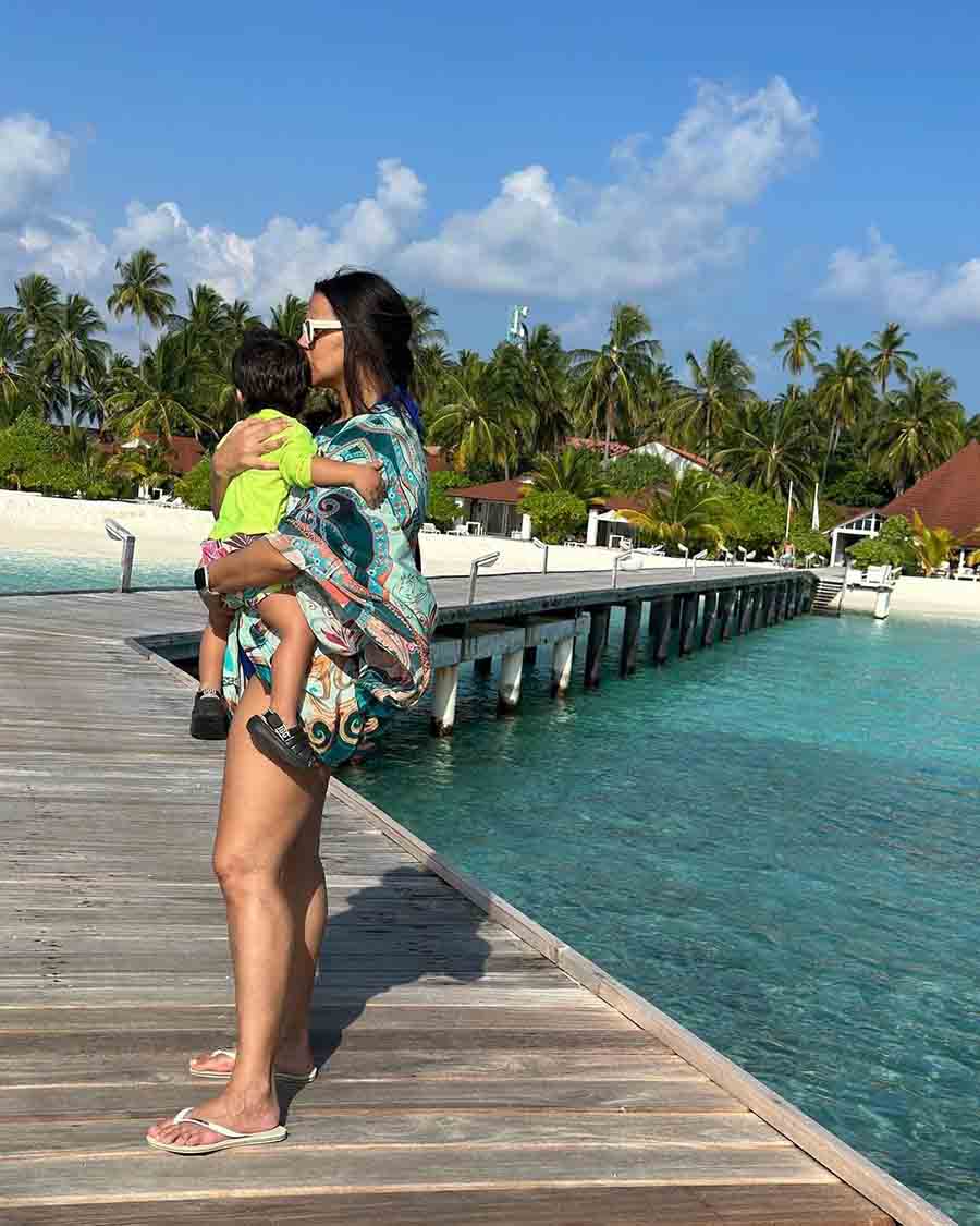 Neha enjoyed the Maldives vacation with her children Mehr and Guriq. 
