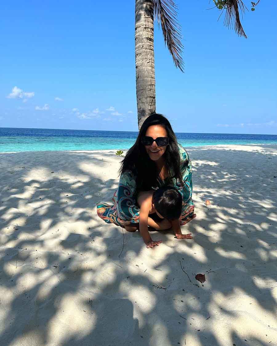 The 42-year-old actress played in the sand with her one-year-old son Guriq. 