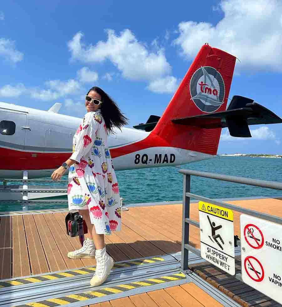 The Kya Kool Hai Hum actress ended her vacation with a picture beside the plane. Neha’s end-of-vacation outfit was a white printed dress paired with sneakers and sunglasses. 